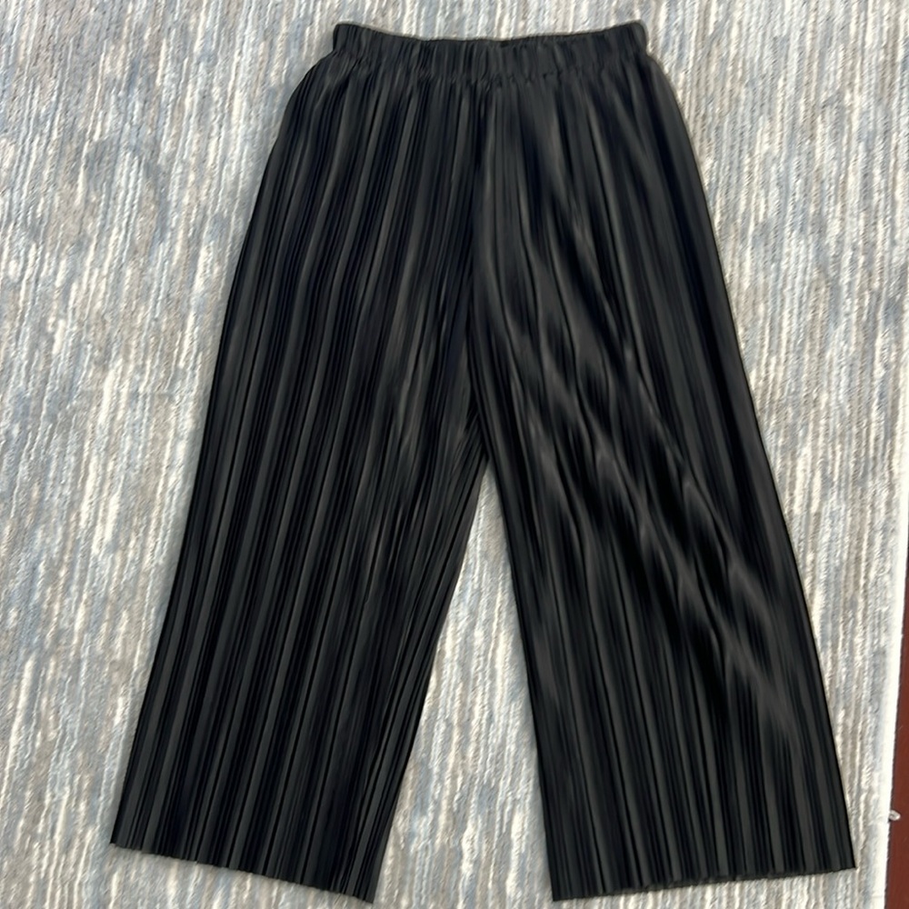 Girls MOLO pleated black satin pants size 164